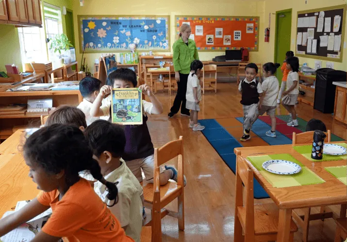 Niños aprendiendo en Palos Verdes Montessori Academy, Palos Verdes Peninsula – foto 46