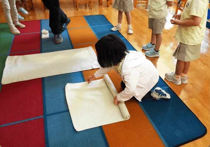 Niños aprendiendo en Palos Verdes Montessori Academy, Palos Verdes Peninsula – foto 32