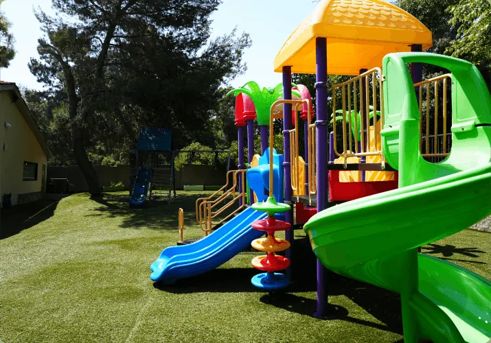 Niños aprendiendo en Palos Verdes Montessori Academy, Palos Verdes Peninsula – foto 45