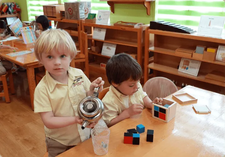 Niños aprendiendo en Palos Verdes Montessori Academy, Palos Verdes Peninsula – foto 28