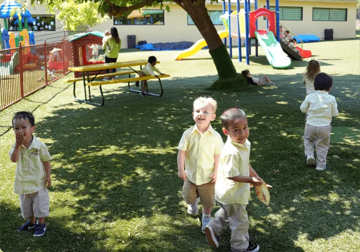 Niños aprendiendo en Palos Verdes Montessori Academy, Palos Verdes Peninsula – foto 48
