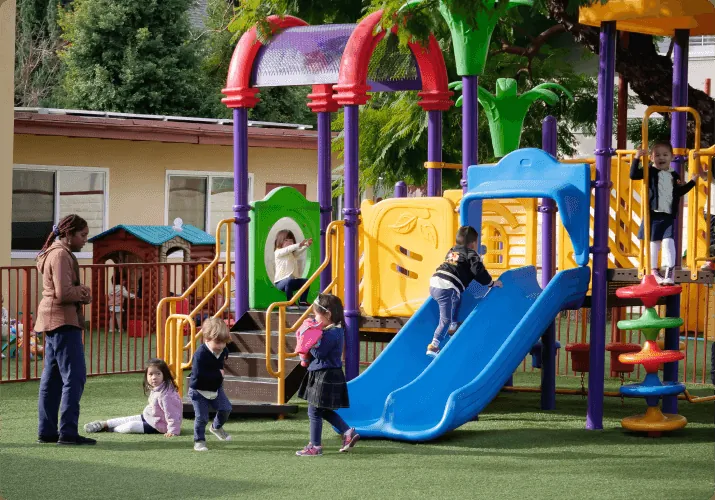 Niños aprendiendo en Palos Verdes Montessori Academy, Palos Verdes Peninsula – foto 40