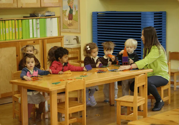 Niños aprendiendo en Palos Verdes Montessori Academy, Palos Verdes Peninsula – foto 14