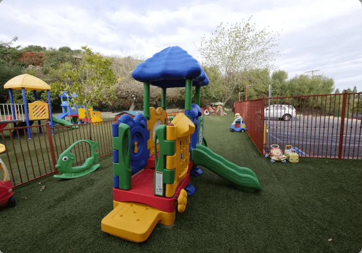 Niños aprendiendo en Palos Verdes Montessori Academy, Palos Verdes Peninsula – foto 37