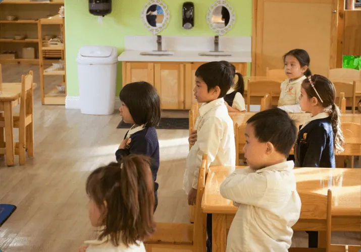 Niños aprendiendo en Palos Verdes Montessori Academy, Palos Verdes Peninsula – foto 24